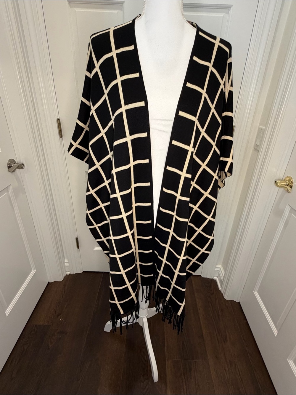 LYSSE New York Black & Cream Grid Fringe Wrap Poncho O/S Chic Cozy Shawl